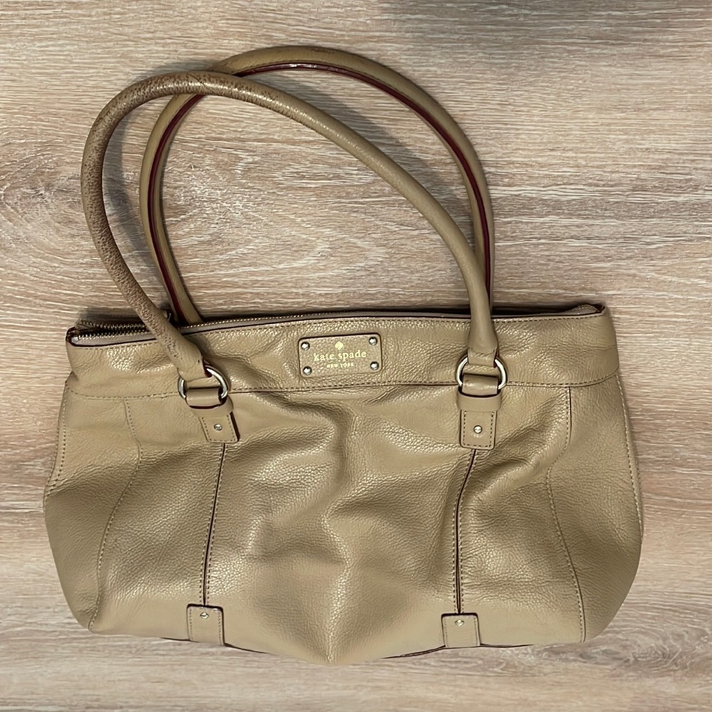 Kate Spade tote with top zipper